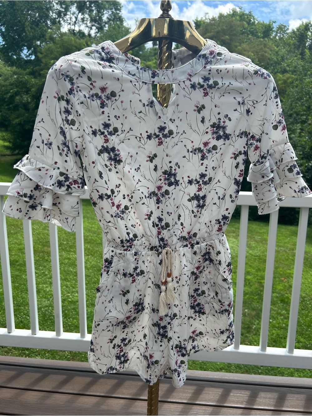 Smukke white floral romper